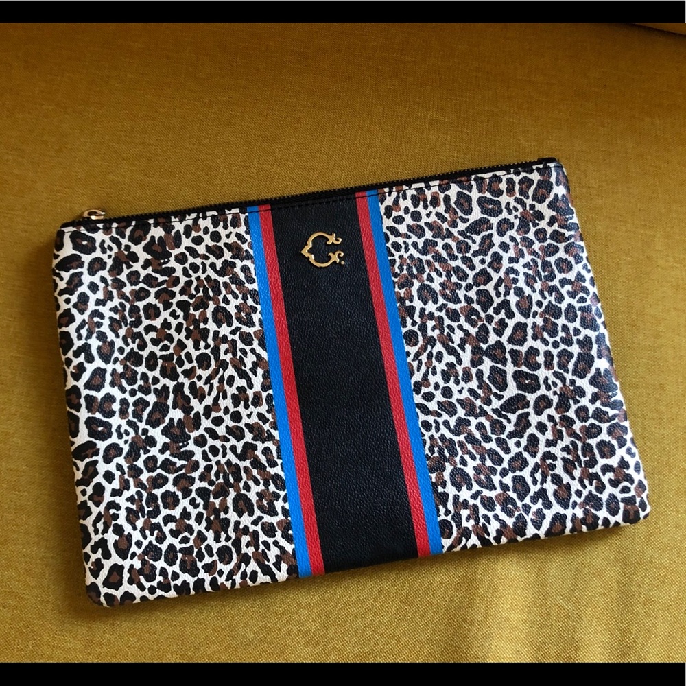 C. Wonder leopard clutch
